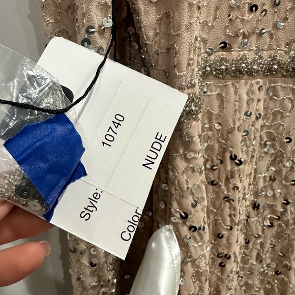 Mac Duggal Fully Beaded Sequin Long Sleeve V Neck Evening Trumpet Midi Dress NWT - Picture 11 of 11